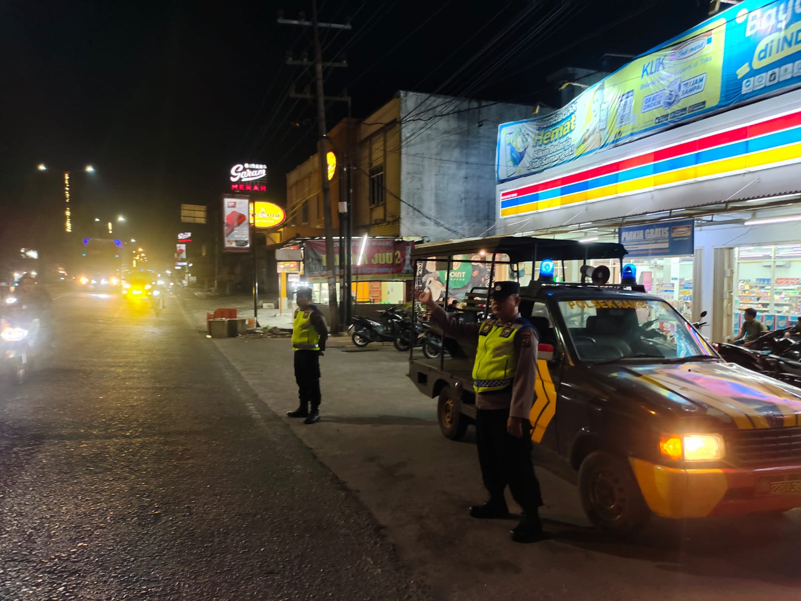 Patroli Blue Light Polsek Rambutan, Ciptakan Rasa Aman di Malam Akhir Pekan