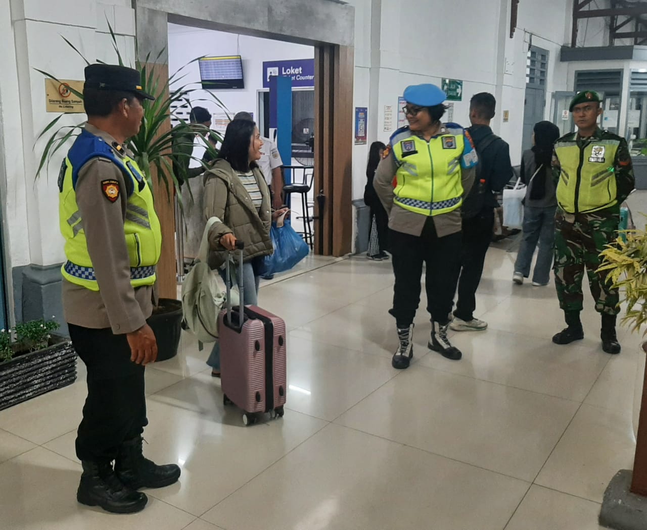 Arus Balik Idul Fitri, Polres Tebing Tinggi Pengamanan Stasiun Kereta Api