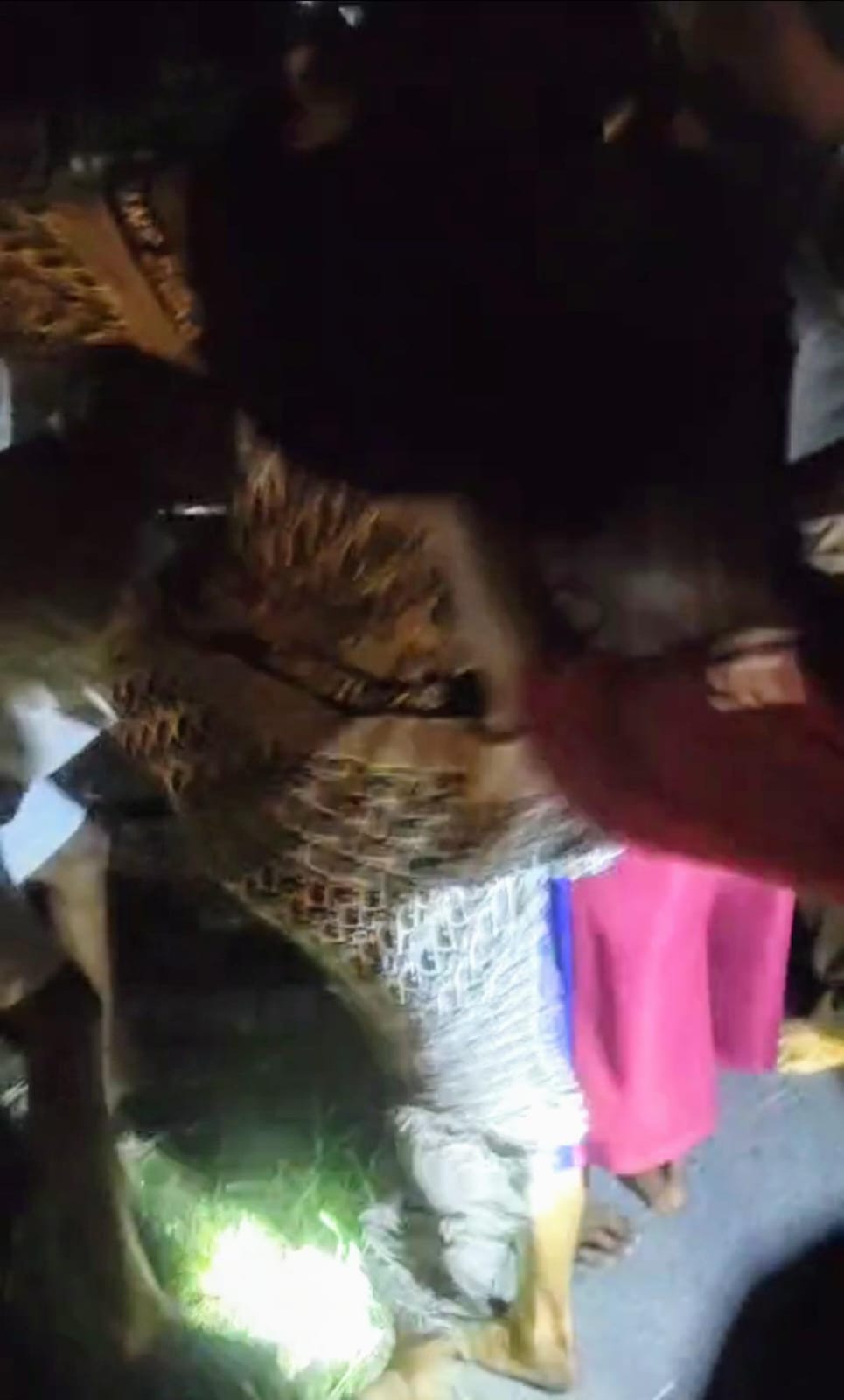 Emak-Emak Hajar Maling HP yang Tertangkap Basah di Sergai