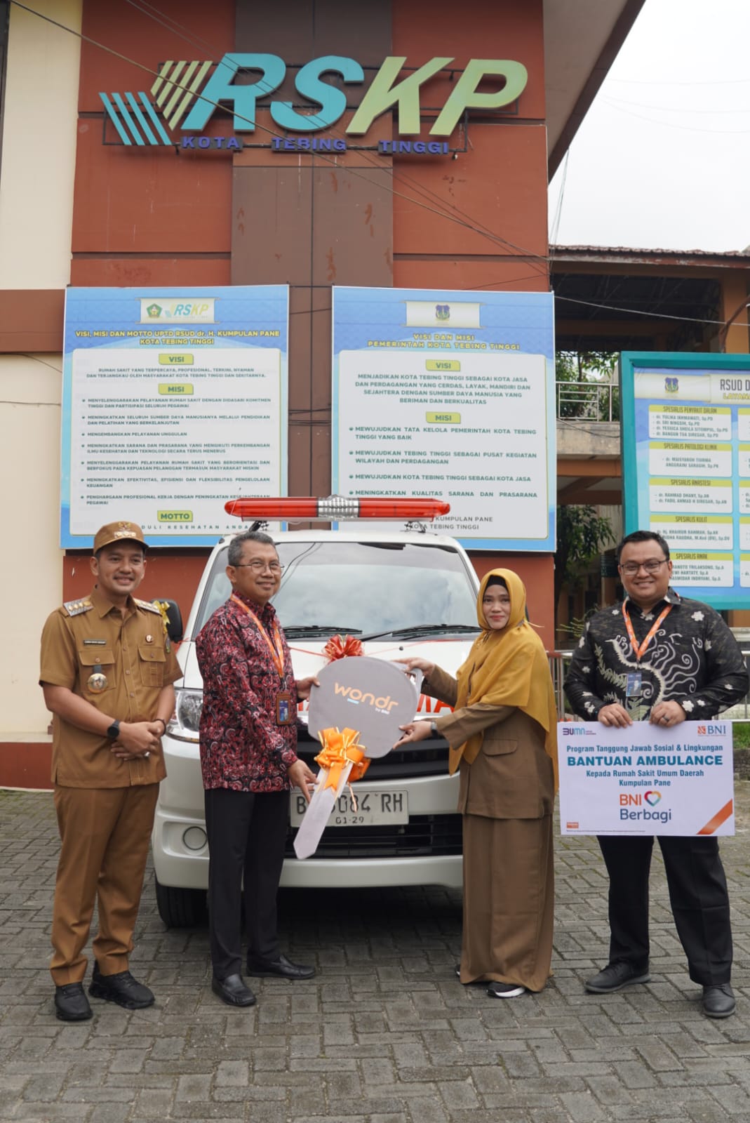 Terima Ambulans CSR BNI, Walikota Tebing Tinggi Harapkan RSUD Kumpulan Pane Tingkatkan Pelayanan
