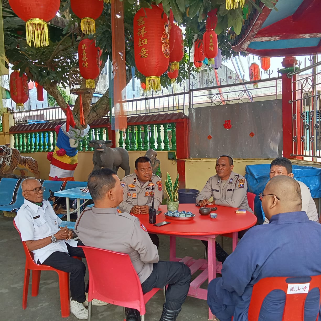 Sambangi Vihara, Sat Binmas Polres Tebing Tinggi Jalin Kedekatan dengan Tokoh Agama