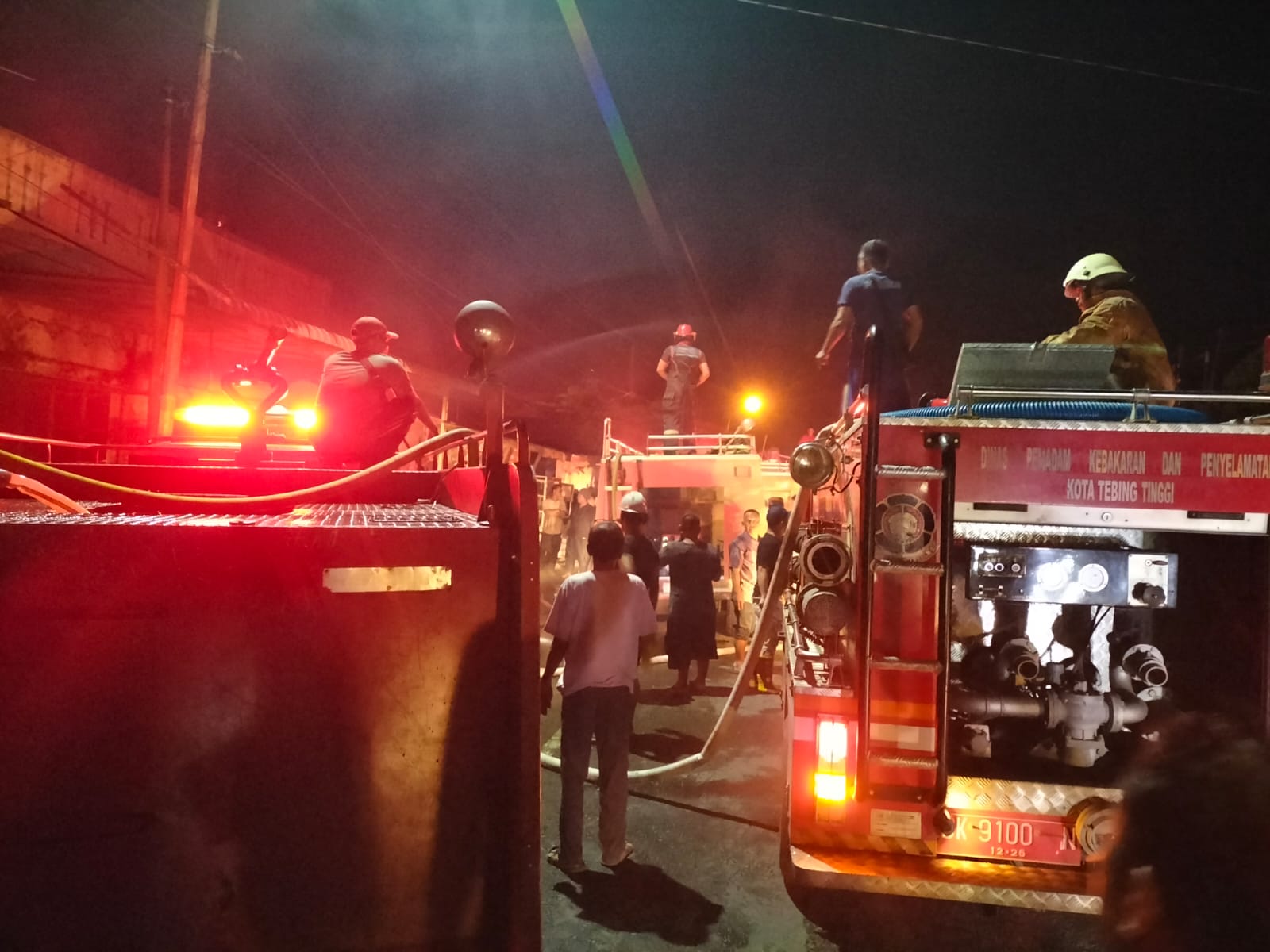 Polres Tebing Tinggi Tangani Kebakaran Dua Ruko di Jalan Gatot Subroto