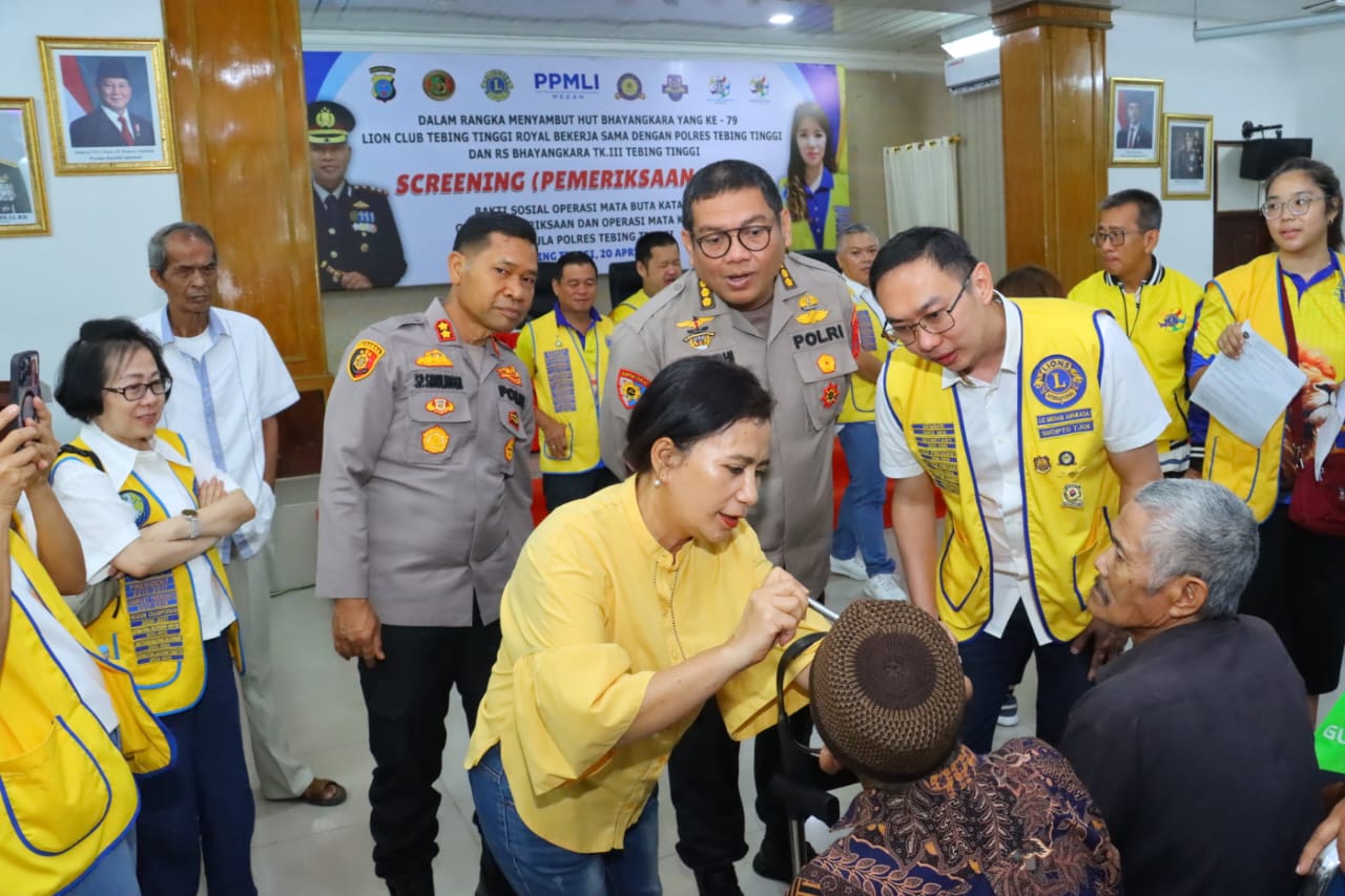 Polres Tebing Tinggi Bakti Sosial Operasi Katarak Gratis Sambut HUT Bhayangkara ke - 79