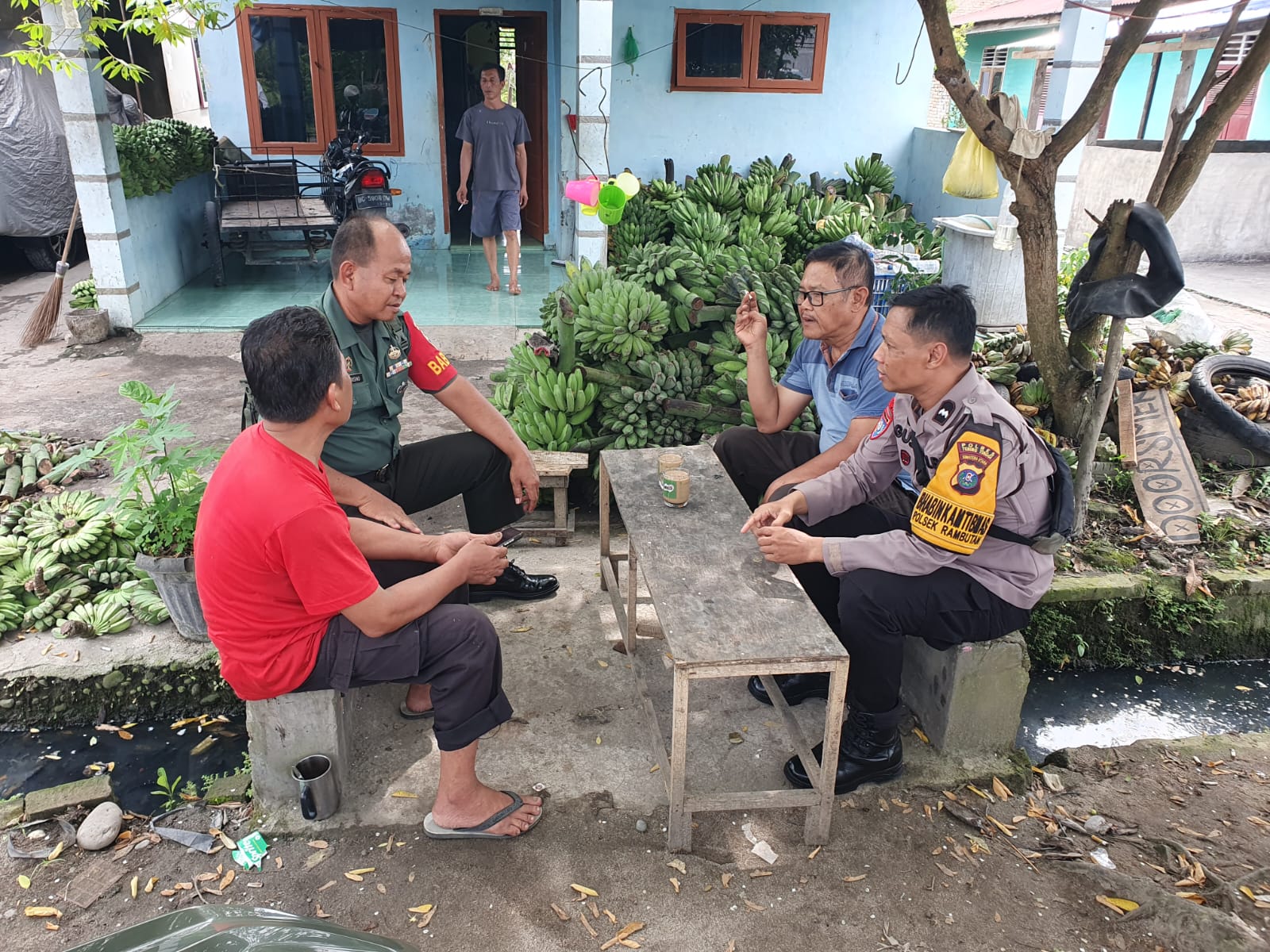 Polsek Rambutan Lakukan Sambang Warga, Sampaikan Pesan Tolak Narkoba dan Jaga Kamtibmas