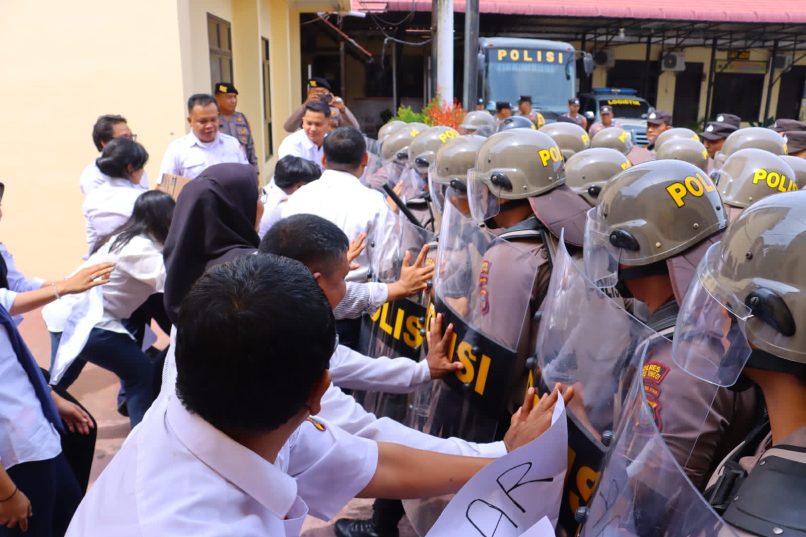 Latihan Dalmas, Kapolres Tebing Tinggi Tekankan Profesionalisme dan Kesiapsiagaan Personel