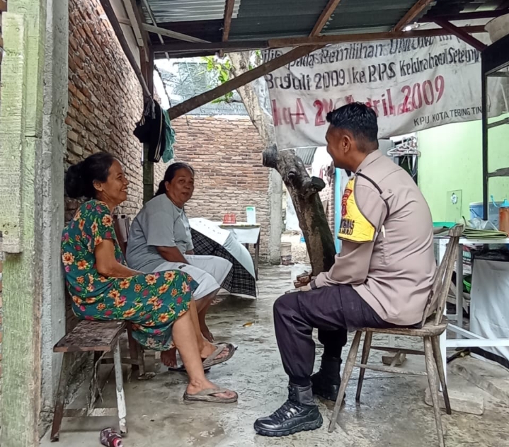 Giat Sambang, Polsek Padang Hulu Sampaikan Pesan Kamtibmas Pada Warga