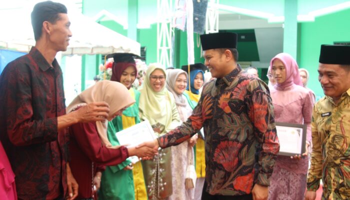 Wabup Adlin Tambunan: Kelulusan Bukan Akhir, Tapi Awal Perjuangan Baru