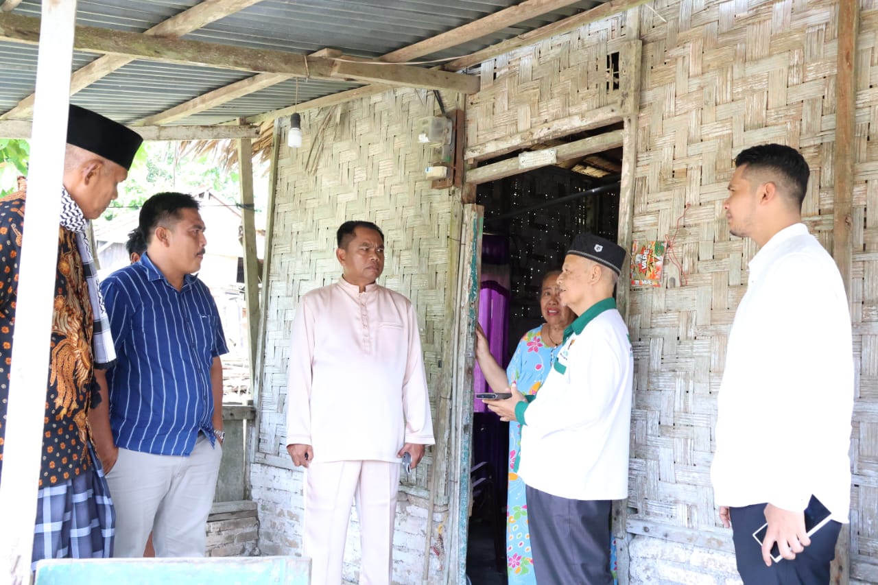 Supiati Terharu Menerima Bantuan Rumah dan Tanah Dari Bung Wiwik