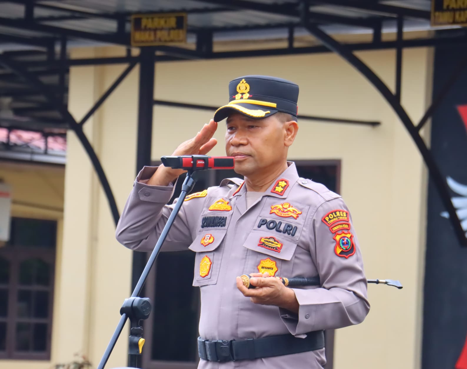 Di Upacara Bulanan, Kapolres Tebing Tinggi Tekankan Profesionalisme dan Penegakan Hukum