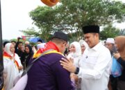 282 Jamaah Haji Sergai Diberangkatkan, Wabup Adlin: Usia Termuda 19 Tahun dan Tertua 95 Tahun