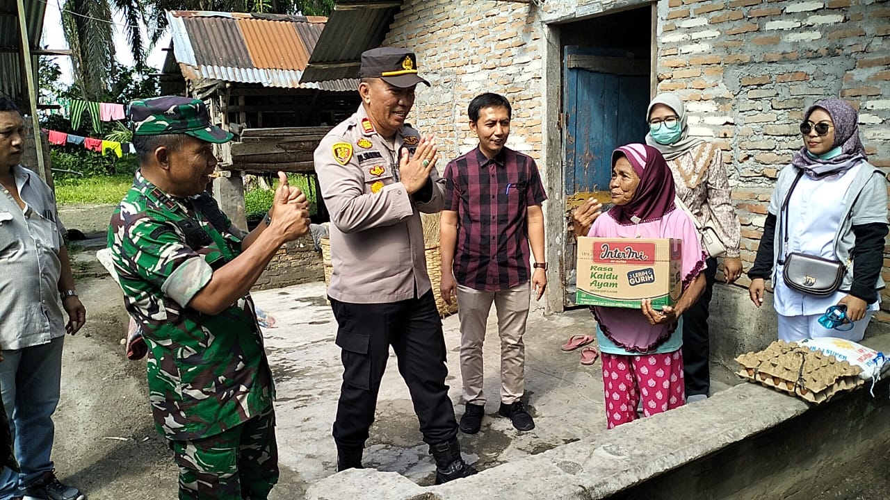 Polres Sergai Sigap Bantu Korban Puting Beliung