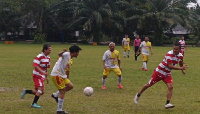 Bupati Sergai Dukung Sepak Bola Amal Kenang Suharto AD Bupati Sergai Dukung Sepak Bola Amal Kenang Suharto AD