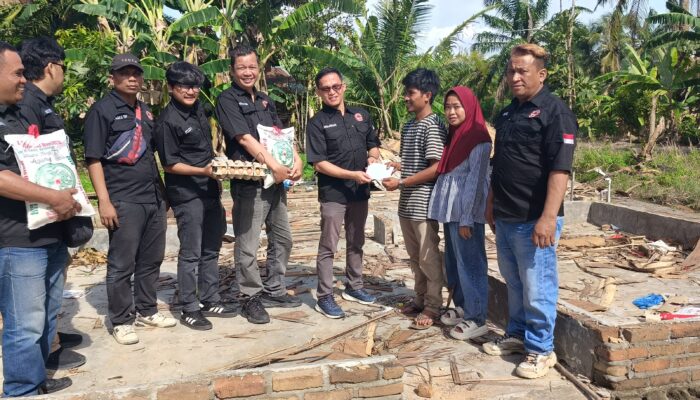 Ketua Forwakum Sergai Tinjau Langsung Rumah Roboh, Salurkan Bantuan untuk Korban Puting Beliung Ketua Forwakum Sergai Tinjau Langsung Rumah Roboh, Salurkan Bantuan untuk Korban Puting Beliung
