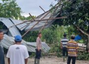 Kapolsek Firdaus Tanggap Bantu Korban Puting Beliung di Sei Rampah