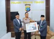 Ketua MUI Kota Tebing Tinggi Serahkan Piagam Penghargaan Pada Kapolres AKBP Simon Paulus Sinulingga