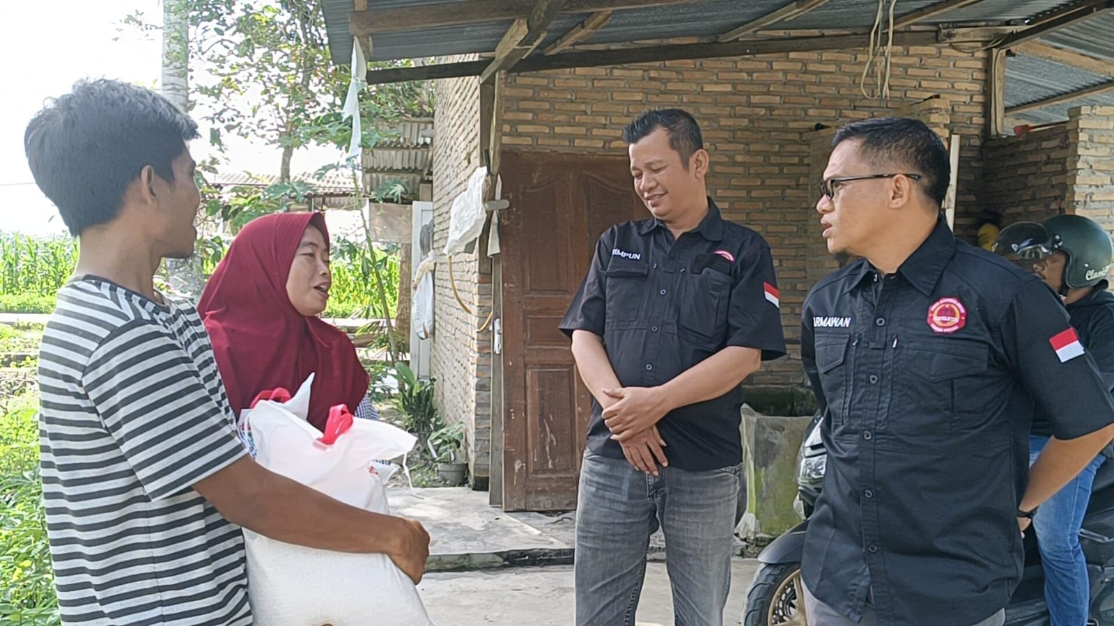 Ketua Forwakum Sergai Tinjau Langsung Rumah Roboh, Salurkan Bantuan untuk Korban Puting Beliung