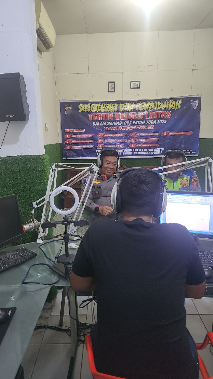 Polres Tebing Tinggi Melalui Radio DIS FM Sampaikan Sosialisasikan Ops Patuh Toba 2025