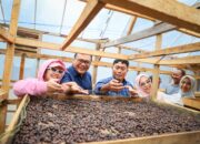 Bupati Asri Tambunan Tembus Dusun Terpencil, Janji Bangun SD dan Perbaiki Akses