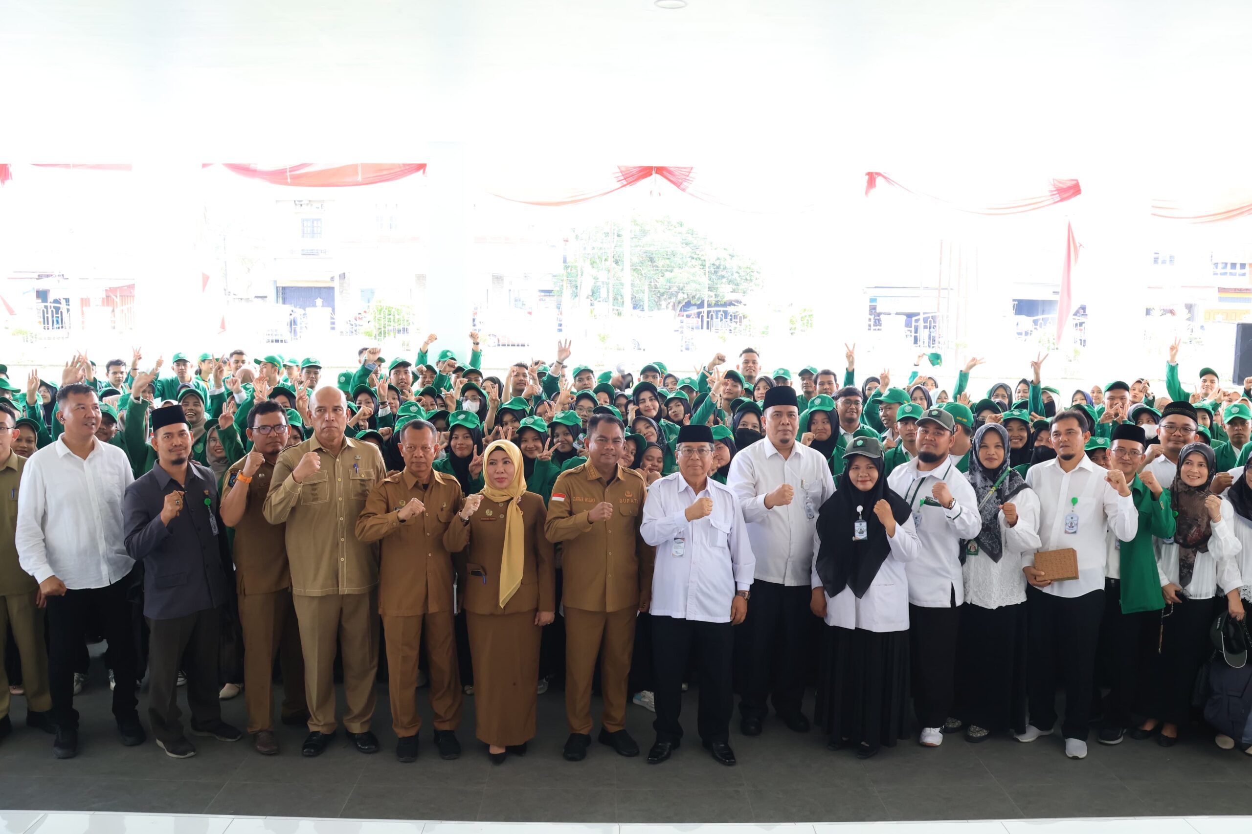 "Bupati Sergai Lepas 358 Mahasiswa KKN UNIVERSITAS Al-Washliyah Medan, Ini Harapannya"