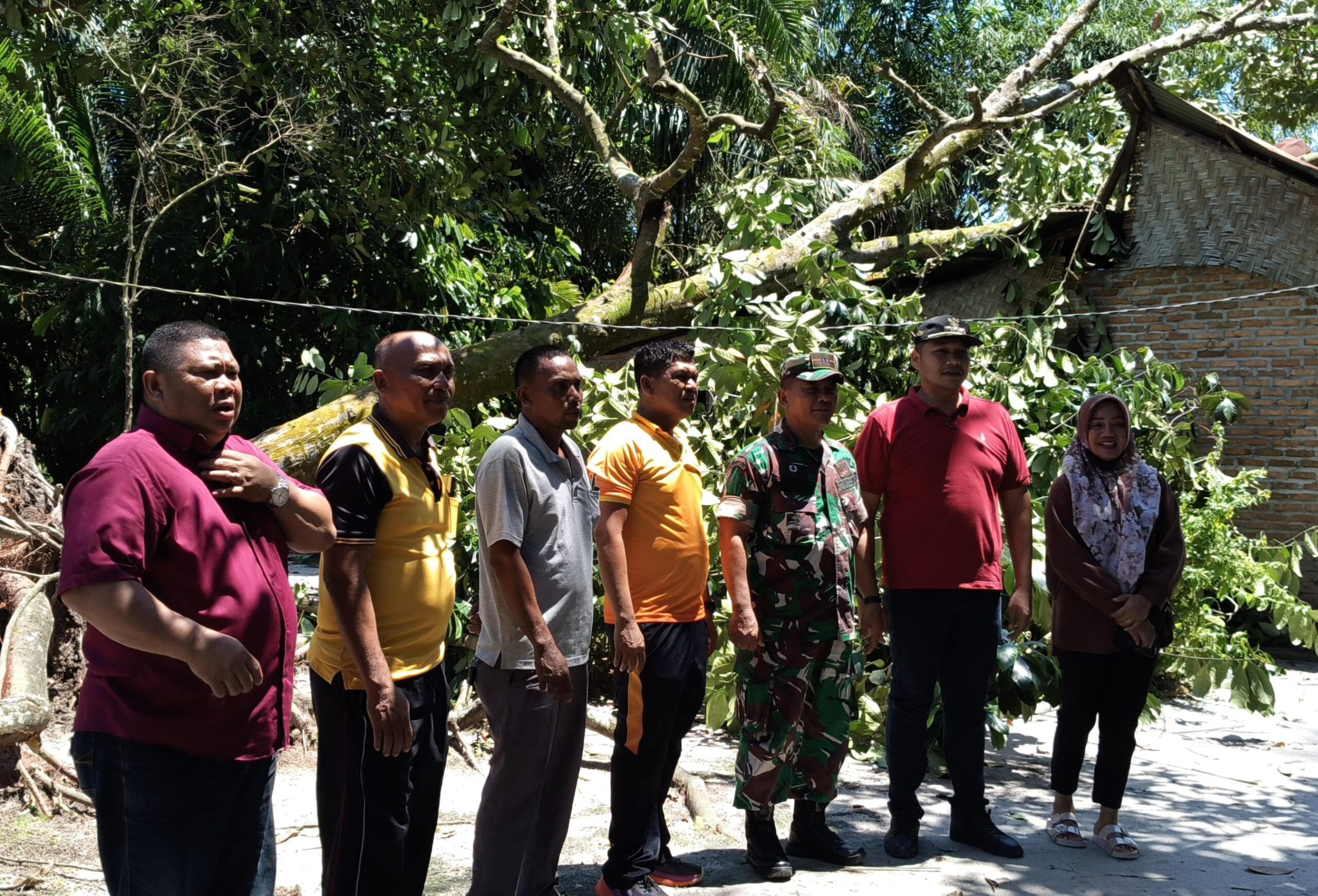 Puting Beliung Porak-porandakan 109 Rumah di Teluk Mengkudu, Camat Turun Tangan