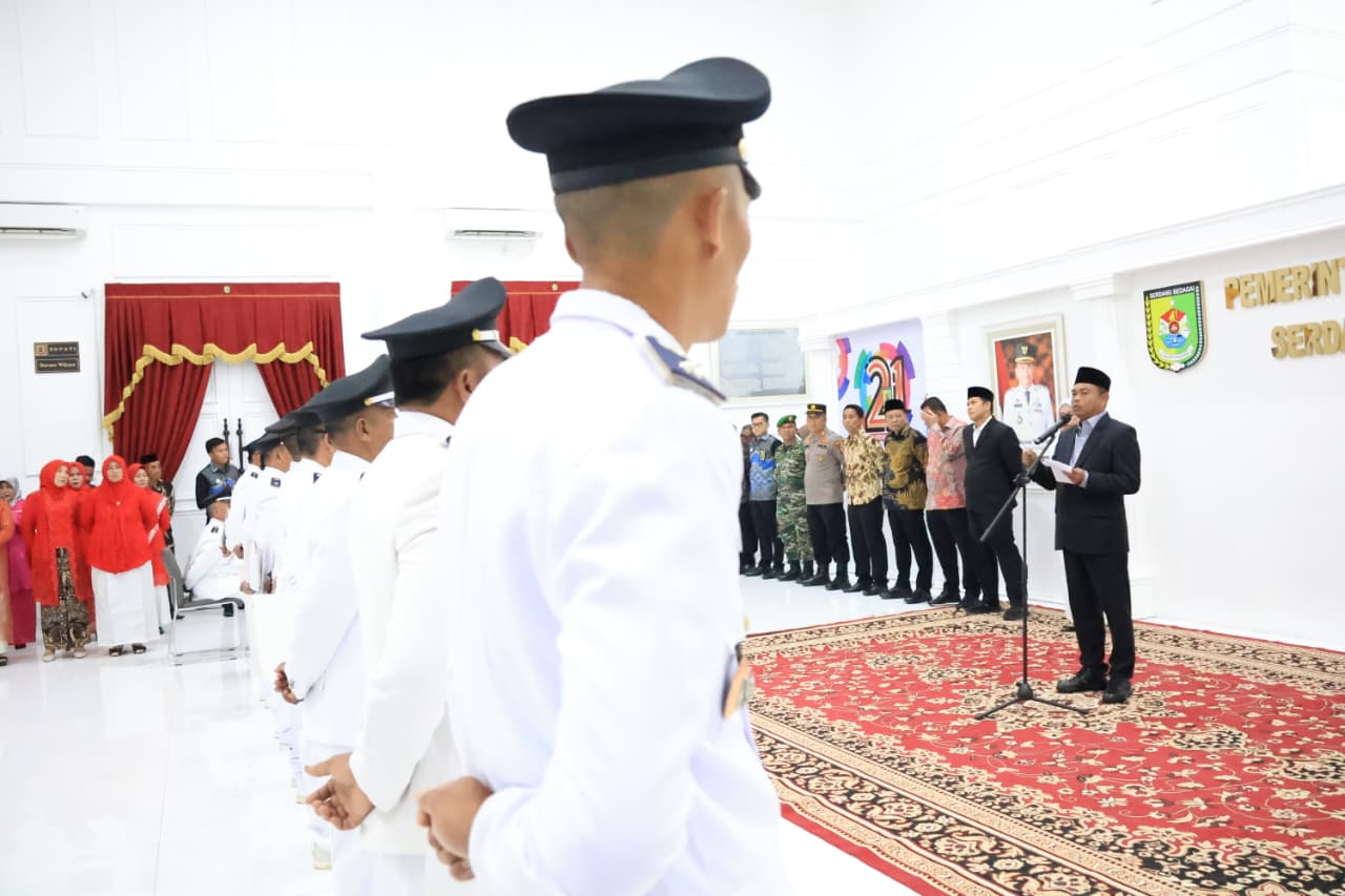 Kukuhkan Perpanjangan Masa Jabatan 10 Kades, Bupati Sergai: ”Manfaatkan Perpanjangan Jabatan untuk Percepat Pembangunan”