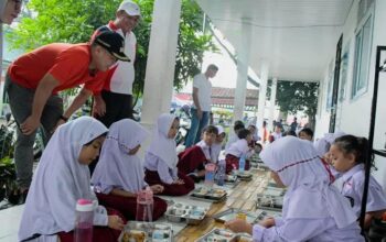 Wabup Sergai Sambangi SDN 102041 Firdaus,  Pastikan Program MBG Berjalan Efektif