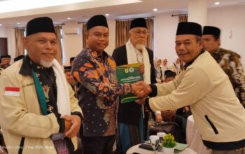 Bupati Sergai Tutup Mukerda MUI Sergai Terima Hasil Rekomendasi