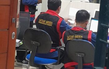 Dugaan Korupsi Smartboard, Kejatisu Turunkan Tim Geledah Kantor Disdikbud Tebing Tinggi Dugaan Korupsi Smartboard, Kejatisu Turunkan Tim Geledah Kantor Disdikbud Tebing Tinggi