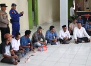 Duduk di Lantai Bersama Nelayan, Ketua DPRD Sergai Tegaskan Perlawanan terhadap Pukat Trawl.