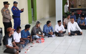 Duduk di Lantai Bersama Nelayan, Ketua DPRD Sergai Tegaskan Perlawanan terhadap Pukat Trawl.