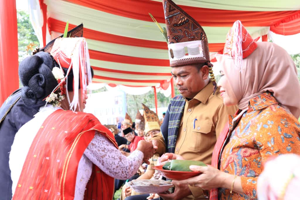 Bupati Sergai Resmi Sandang Marga Damanik, Ajak Jaga Persatuan dan Budaya