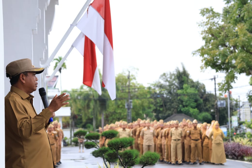 Apel Gabungan Bersama ASN "Bupati Sergai, H. Darma Wijaya Menekankan Pentingnya Menjaga Profesionalisme dan Kinerja bagi ASN Terutama Dalam Pelayanan Publik"