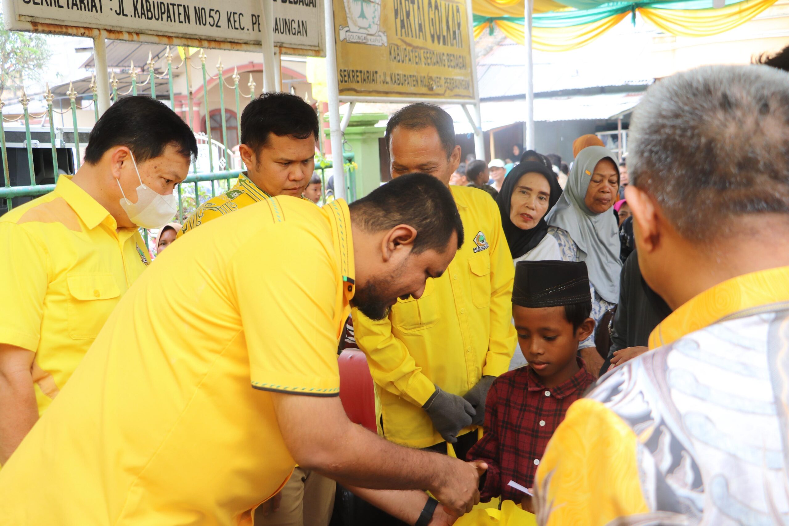 HUT ke-61, Golkar Sergai Rayakan dengan Aksi Kemanusiaan: Donor Darah dan Santunan Anak Yatim.