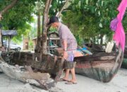 Badai Dahsyat Terjang Pesisir Sergai, Puluhan Sampan Nelayan Hancur Dihantam Ombak Besar.