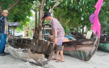Badai Dahsyat Terjang Pesisir Sergai, Puluhan Sampan Nelayan Hancur Dihantam Ombak Besar.