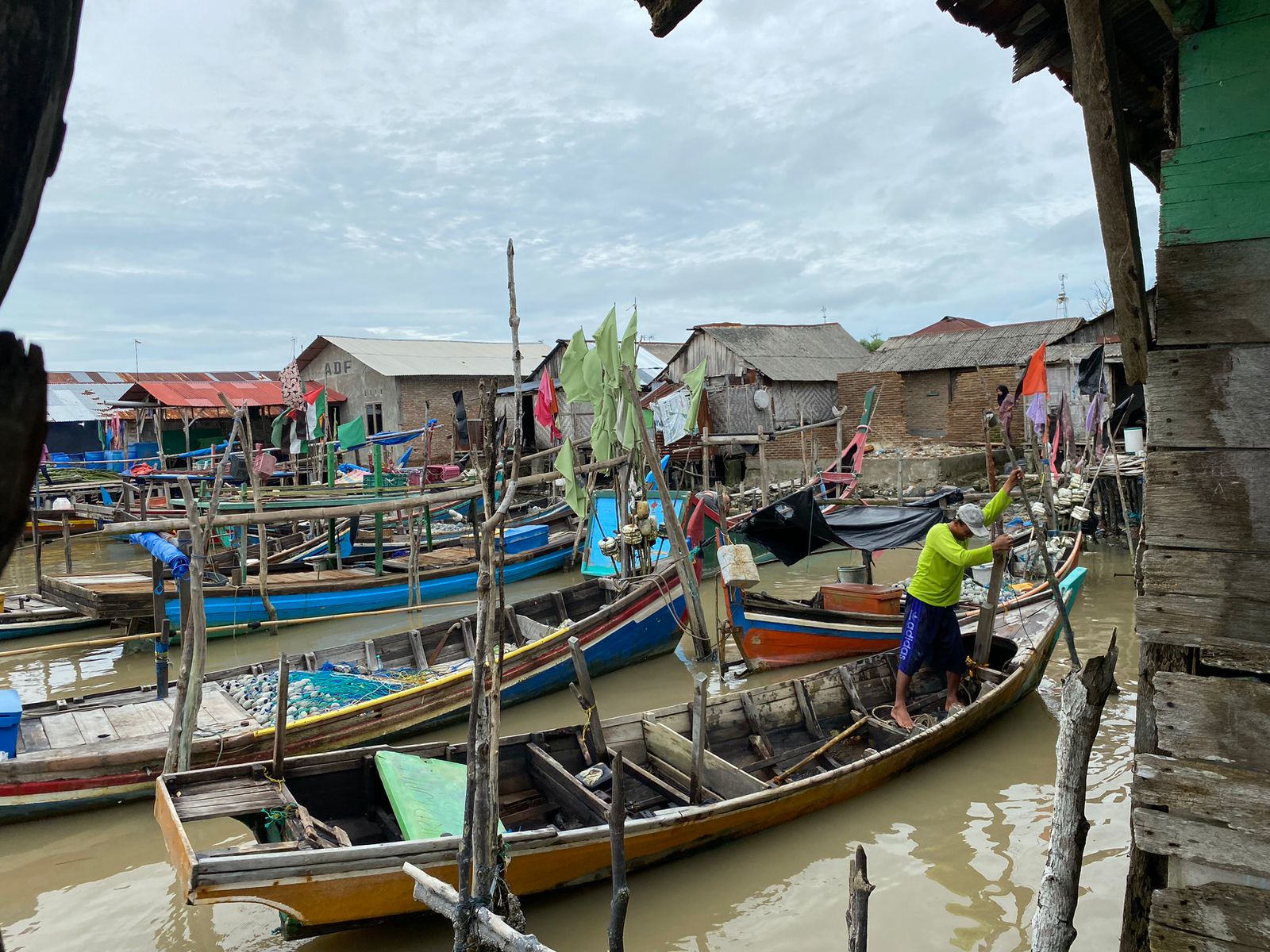 Diterjang Badai di Laut Sergai: Empat Selamat, Satu Nelayan Meninggal, Satu Masih Hilang.