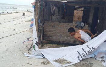Rumah Terkikis, Pasir Masuk ke Ruang Tamu: Warga Bagan Kuala Bertahan di Tengah Abrasi yang Terus Menggerus. Rumah Terkikis, Pasir Masuk ke Ruang Tamu: Warga Bagan Kuala Bertahan di Tengah Abrasi yang Terus Menggerus.