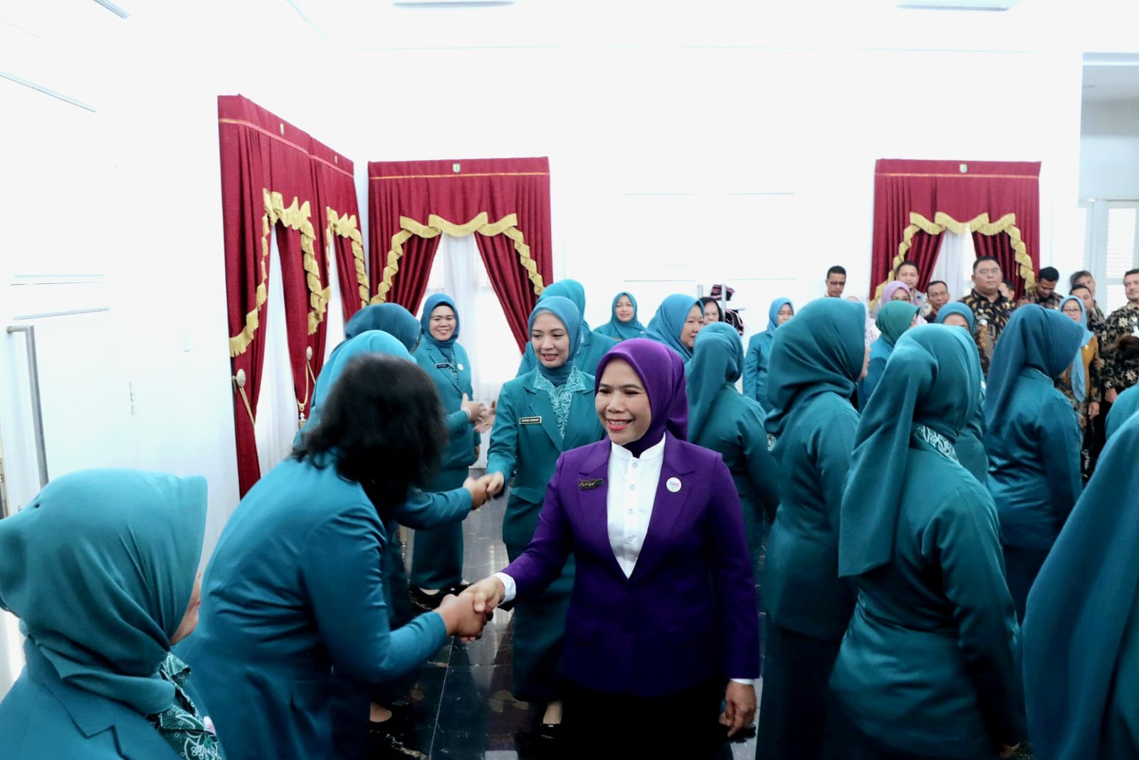 Ketua TP-PKK Sergai Lantik Ketua PKK Kecamatan, Bunda PAUD, dan Pembina Posyandu se-Kabupaten