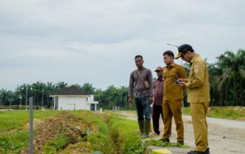 Tinjau Progres Pembangunan Alun-Alun, Wabup Serdang Bedagai Ajak Masyarakat Rawat Fasilitas Umum Tinjau Progres Pembangunan Alun-Alun, Wabup Serdang Bedagai Ajak Masyarakat Rawat Fasilitas Umum