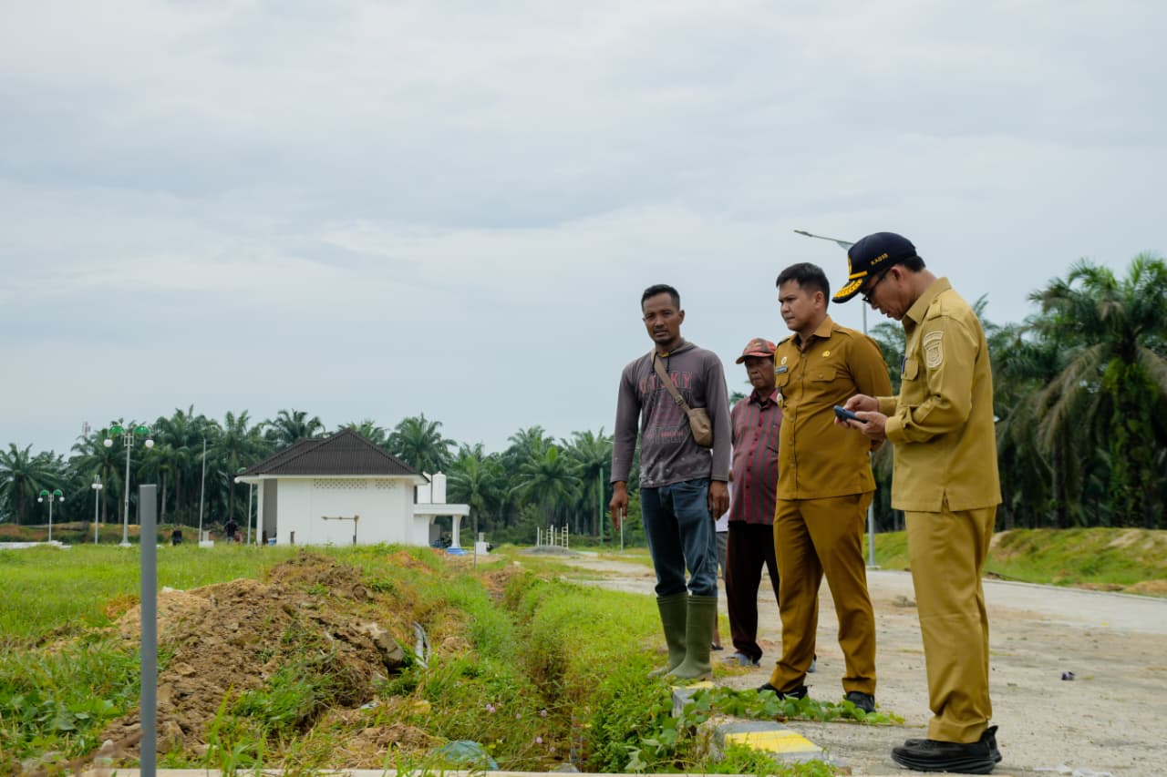 Tinjau Progres Pembangunan Alun-Alun, Wabup Serdang Bedagai Ajak Masyarakat Rawat Fasilitas Umum