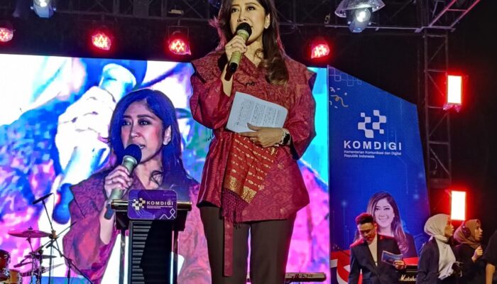 Menkomdig RI Minta Orang Tua Awasi Penggunaan Internet Anak.