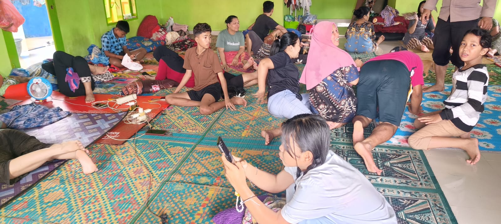 Air Bersih Langka, Warga Pengungsi Banjir di Pematang Ganjang Harap Tim Medis Segera Turun.