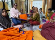 Terobos Banjir di Malam Hari, Camat Tanjung Beringin Antar Selimut ke Pengungsi.