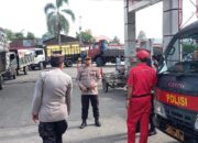 Polres Tebing Tinggi Himbau Warga Tertib di SPBU, Akses Jalan Terganggu Pasca Banjir Hingga Penyaluran BBM Terhambat Polres Tebing Tinggi Himbau Warga Tertib di SPBU, Akses Jalan Terganggu Pasca Banjir Hingga Penyaluran BBM Terhambat
