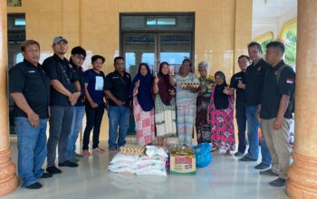 Forwakum Sergai Salurkan Bantuan ke Pengungsi Banjir, Lansia Menangis Haru di Posko Masjid H. Muhammad Iyen Atim. Forwakum Sergai Salurkan Bantuan ke Pengungsi Banjir, Lansia Menangis Haru di Posko Masjid H. Muhammad Iyen Atim.