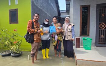 Tak Kenal Lelah, Nurchinta Kembali Salurkan Bantuan Dari Deputi BGN ke Korban Banjir. Tak Kenal Lelah, Nurchinta Kembali Salurkan Bantuan Dari Deputi BGN ke Korban Banjir.