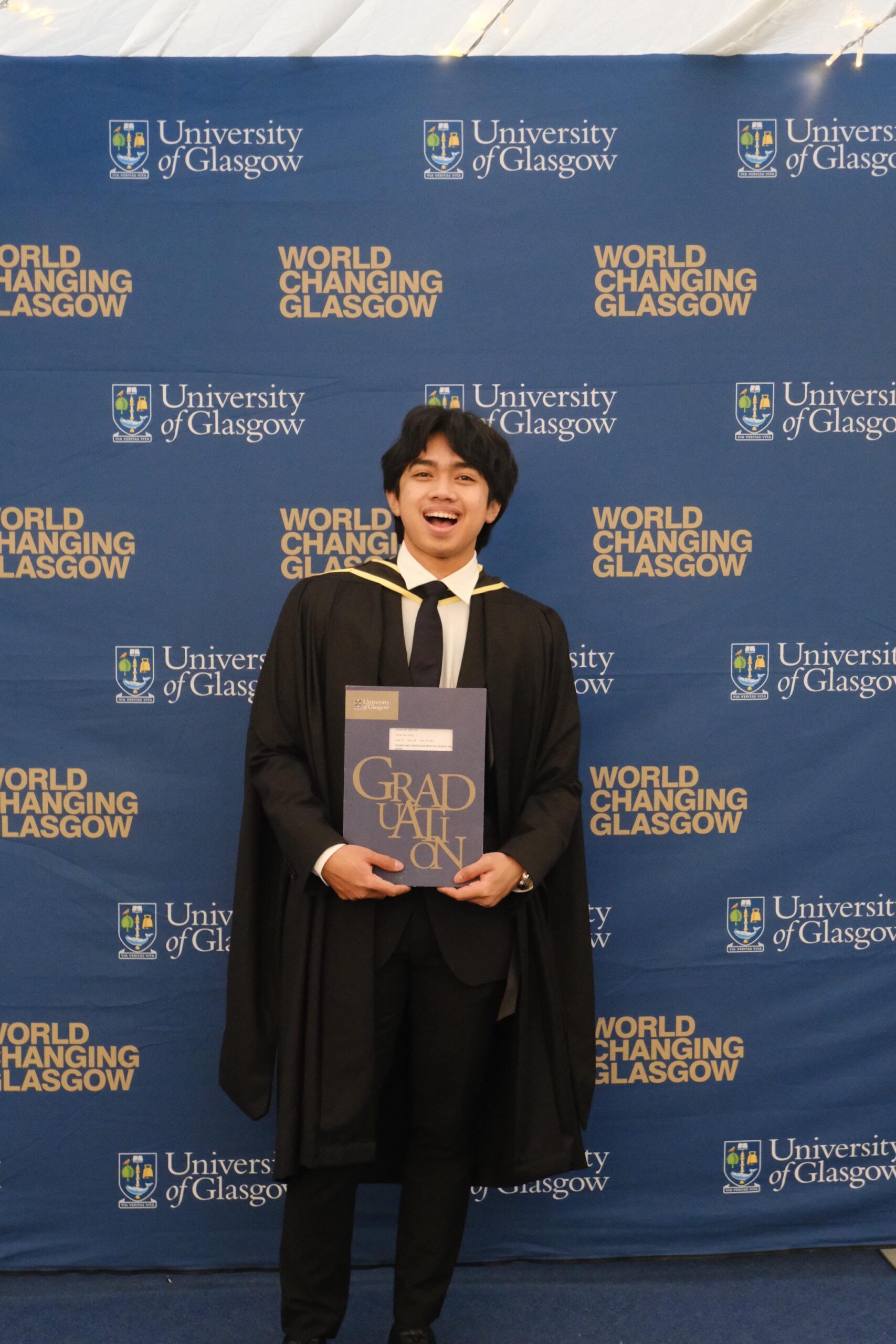 Putra Bupati Sergai, Alwi Gibran Wijaya, Raih Gelar Pascasarjana di University of Glasgow.