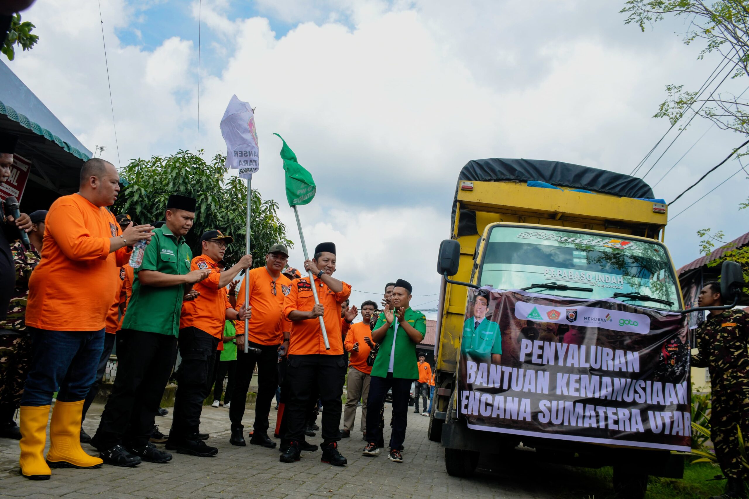 Ansor Salurkan Bantuan Rp1,5 Miliar untuk Korban Banjir di Sumut, Aceh dan Sumbar.