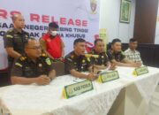 Korupsi Anggaran BBM, Kabid Sampah Dinas LH Tebing Tinggi Jadi Tersangka, Begini Paparan Kajari Korupsi Anggaran BBM, Kabid Sampah Dinas LH Tebing Tinggi Jadi Tersangka, Begini Paparan Kajari