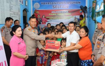 Jelang Natal 2025, Kapolres Tebing Tinggi dan Bhayangkari Beri Bantuan ke Panti Asuhan Selfan Jelang Natal 2025, Kapolres Tebing Tinggi dan Bhayangkari Beri Bantuan ke Panti Asuhan Selfan